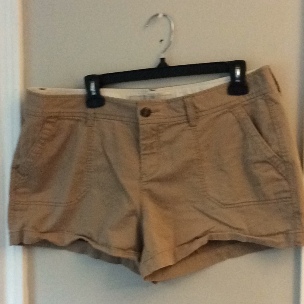 Old Navy tan cotton shorts low Rise size 14